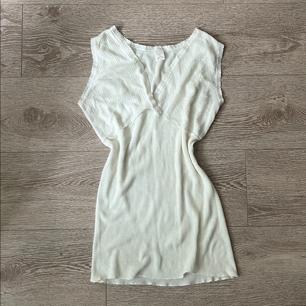 Vintage White Pointelle V-neck Jersey Knit Top